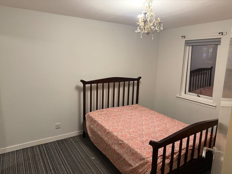 2 bedroom house in govan 