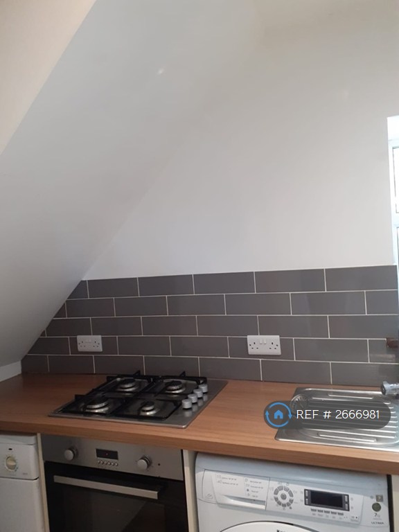 2 bedroom house in Worthing Head Road, Bradford, BD12 (2 bed) (#2666981)