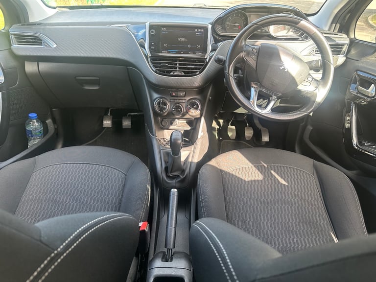 Driving instructor car 2018 Peugeot 208 1.2