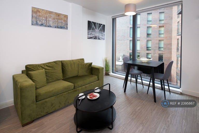 1 bedroom flat in Oldfield Road, Manchester, M5 (1 bed) (#2395867)