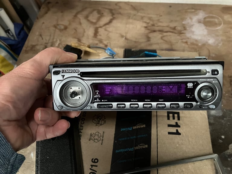Kenwood KDC 309 in-car stereo 