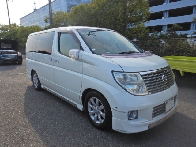 2004 Nissan Elgrand 3.5 X AUTOMATIC 4X4 * 8 SEATER RECLINING BUSINESS SEATS * ONLY 38000 MILES   ...