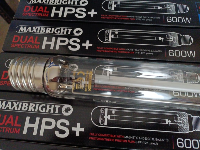 Maxibright 600W Dual Spectrum HPS Lamp Grow Light (24 each LED Bulbs)