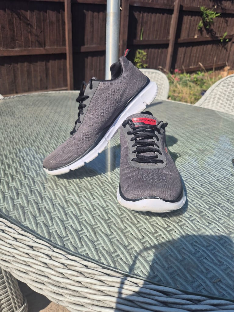 Sketchers trainers