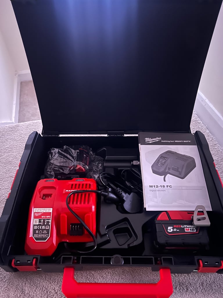 Milwaukee M18 FMTIW2F12-502X 18V FUEL 1/2” Mid-Torque Impact Wrench Kit (2x 5.0Ah Batteries)