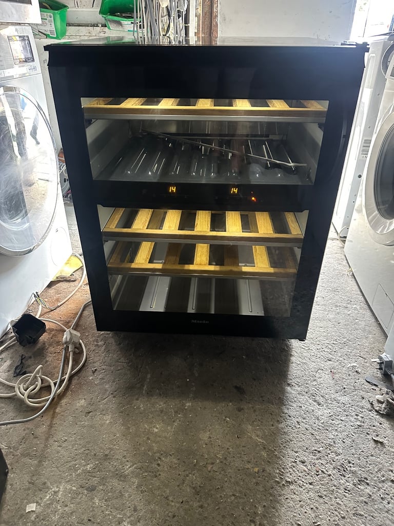 Miele Builtin Wine cooler Dual Zone RRP £2300 selling for only £450 like new