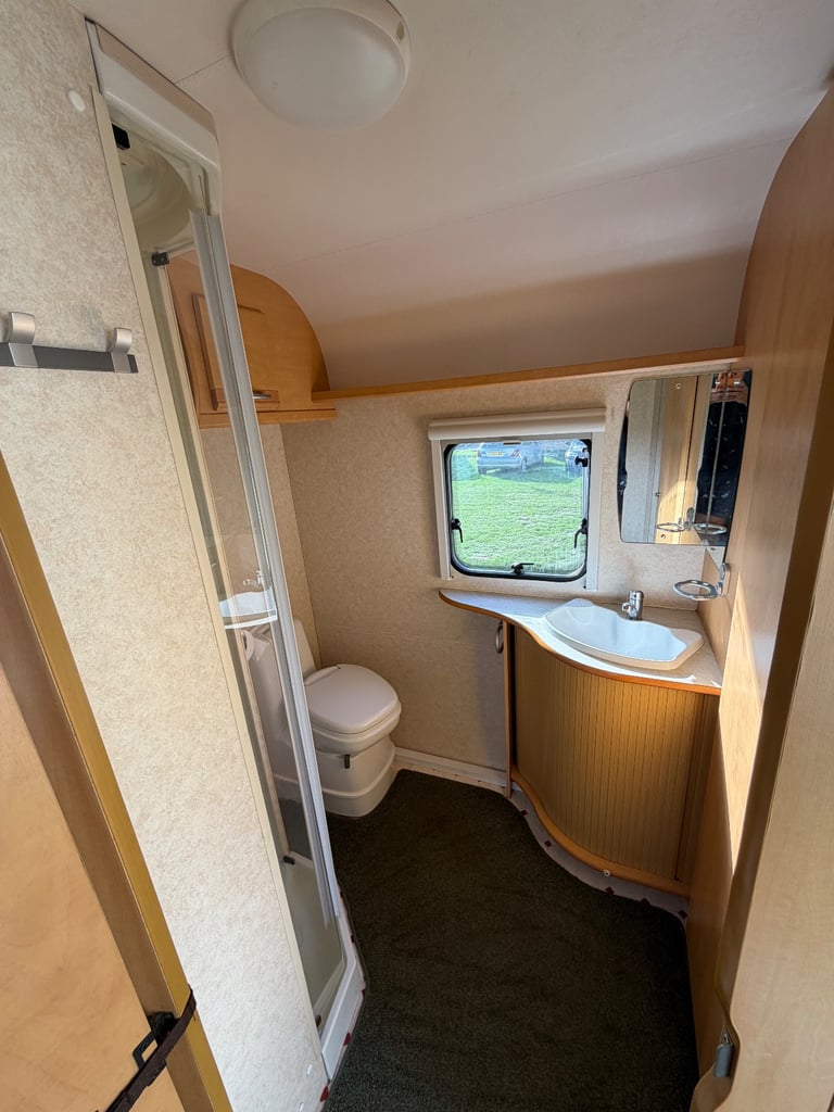  Baily pageant caravan 