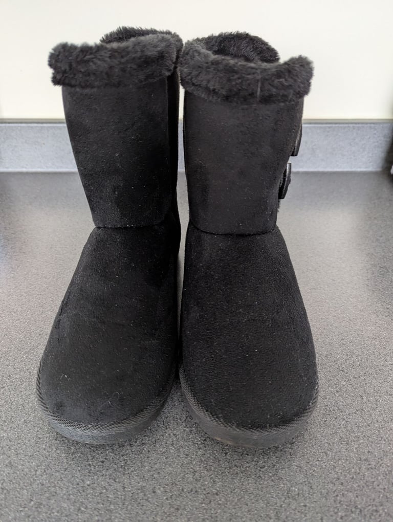 image for Ladies winter boots. Size 4