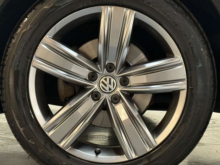 2017 Volkswagen Tiguan 2.0 TDI BlueMotion Tech SEL DSG 4Motion Euro 6 (s/s) 5dr SUV Diesel Automatic