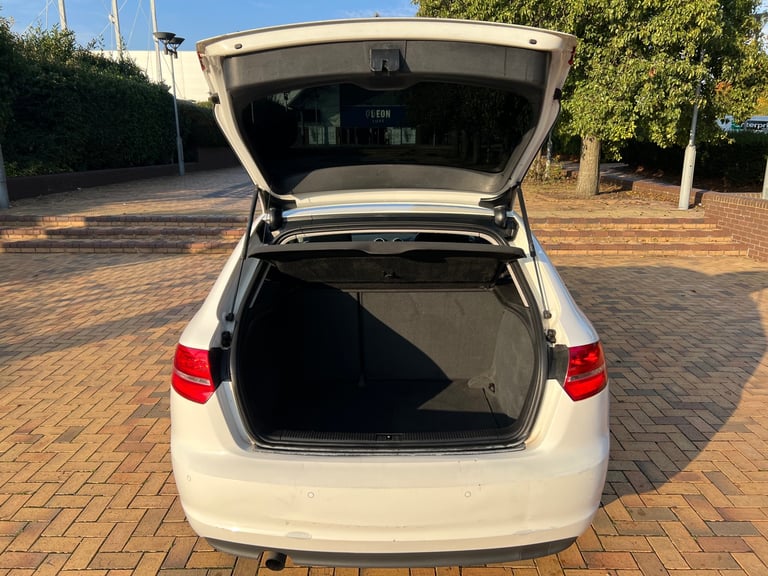 AUDI A3 1.6 Technik Sportback 5dr Petrol Manual Euro 4 (102 ps)