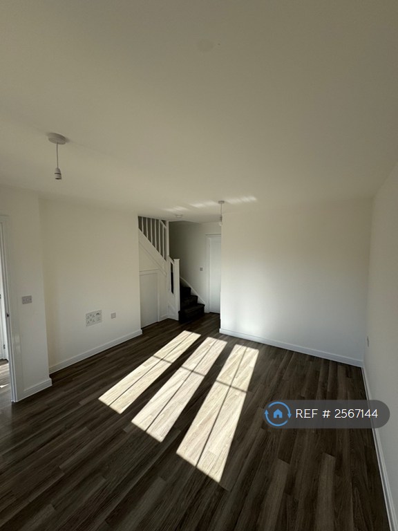 3 bedroom house in Burdock Way, Daventry, NN11 (3 bed) (#2567144)