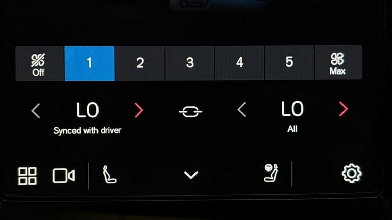 2025 Volvo XC40 2.0 B4 MHEV Ultra Bright DCT Auto Euro 6 (s/s) 5dr ESTATE Petrol/Electric Hybrid ...