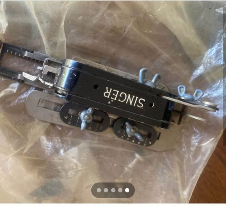 1941 Singer Sewing Machine With Hideaway Table