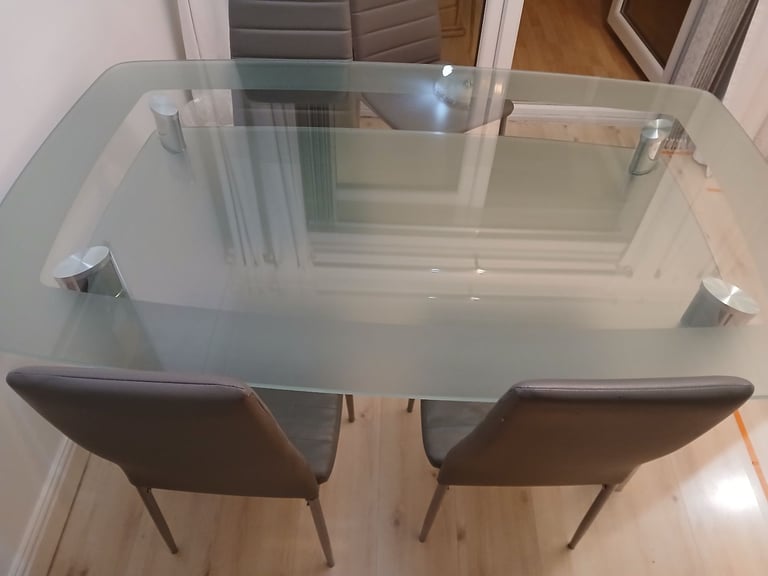 Dining room table & chairs