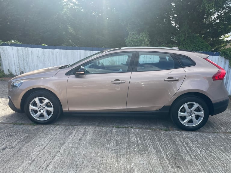 2014 Volvo V40 Cross Country 1.6 D2 CROSS COUNTRY SE AUTOMATIC 5-Door Diesel