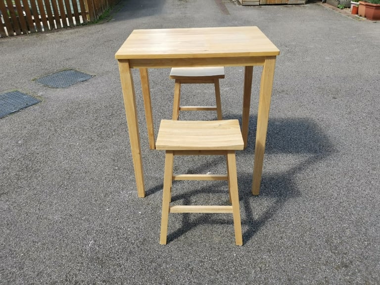 AS NEW Solid Wood Bar Table & 2 Stools FREE DELIVERY 4067