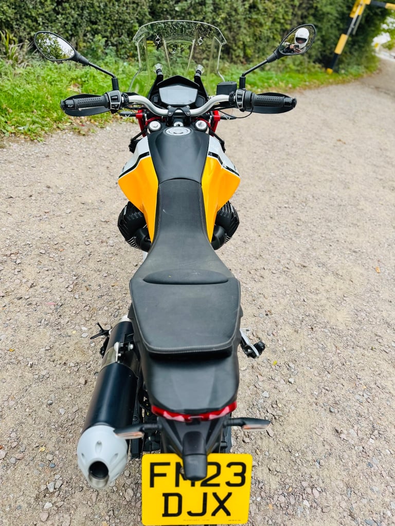 Moto Guzzi, TT Evocative, 2023 2426 miles 1 owner