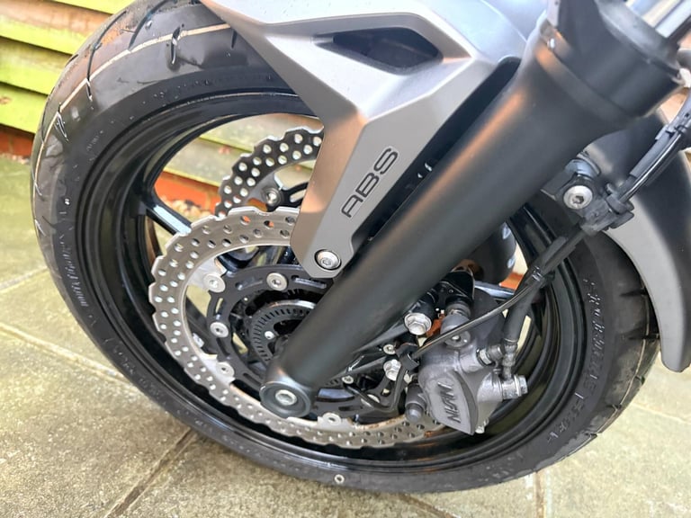 2019 / 69 Kawasaki Z650ABS £4500 Green 3291 miles. 