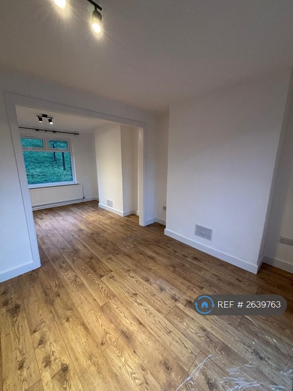 3 bedroom house in Channel View, Risca, Newport, NP11 (3 bed) (#2639763)