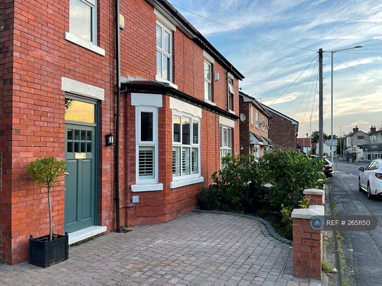 4 bedroom house in Gillbent Road, Cheadle Hulme, Cheadle, SK8 (4 bed) (#2651150)