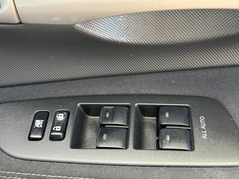 2011 Toyota Auris 1.8 Vvt-h T4 Hatchback Hatchback PETROL/ELECTRIC Automatic