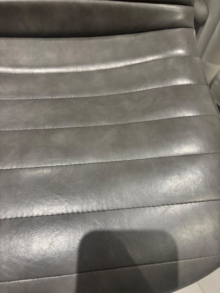 4x grey bar stools 