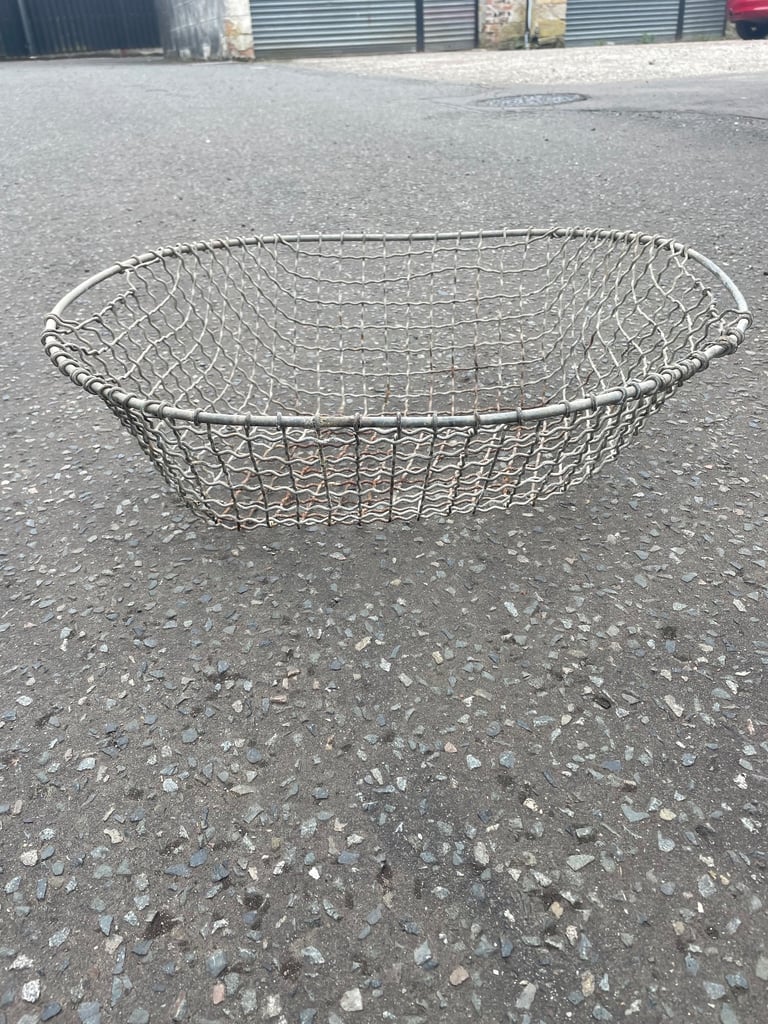 Vintage Vegetable Baskets/Wire Baskets/Wire Planter