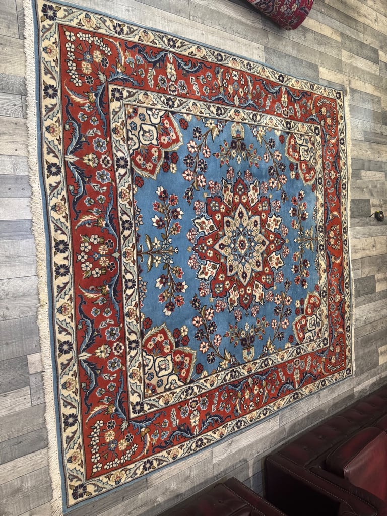 Rare handmade Persian Sarough rug 200x200cm
