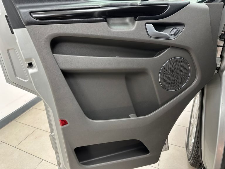 2020 Ford Tourneo Custom 2.0 EcoBlue 130ps L/R 8 Seater Titanium Auto MPV DIESEL Automatic