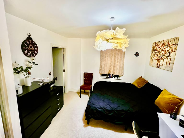 2 bathroom , 2 bedroom, Ensuite and 35% DISCOUNTED to have nice flatmate.