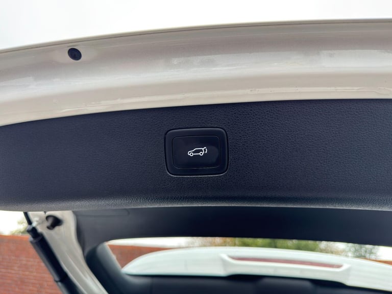 2022 MG MG HS 1.5 T-GDI 16.6kWh Exclusive Auto Euro 6 (s/s) 5dr ESTATE Petrol/Electric Hybrid Aut...