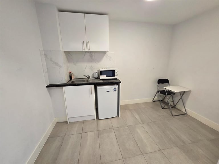 STUDIO IN CRYSTAL PALACE - AVAILABLE NOW!