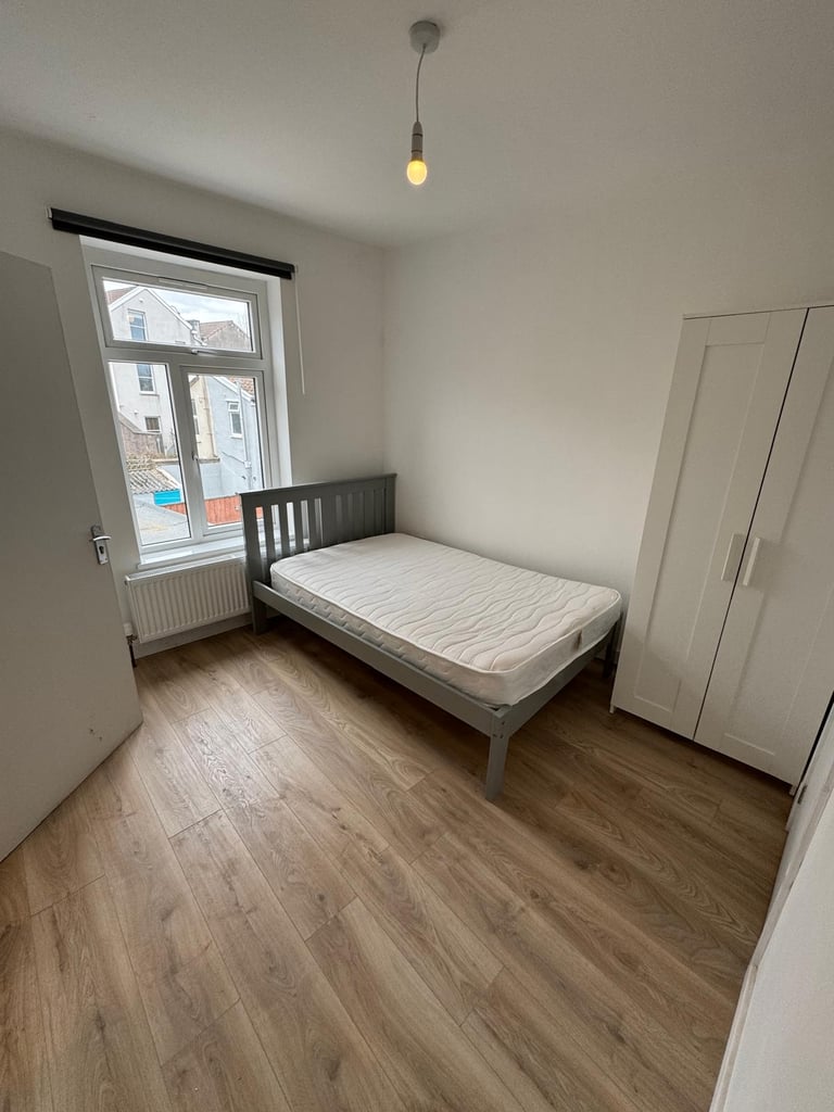 Spacious & Cosy Ensuite Room for Rent in - BS2 9QD