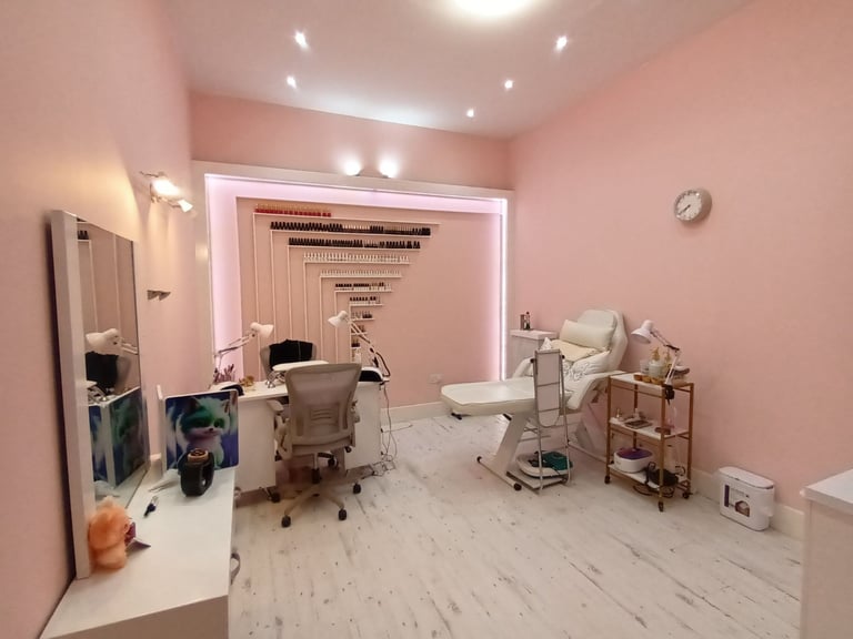 Salon, Office, Therapy or Treatment room, Boutique Unit, All bills Included, Free Wi-fi, 24/7 Access