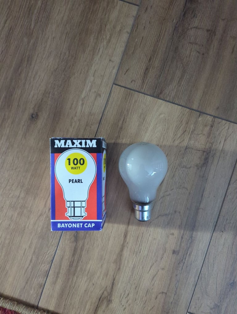 image for 100w Bayonet fitting light bulbs x 9