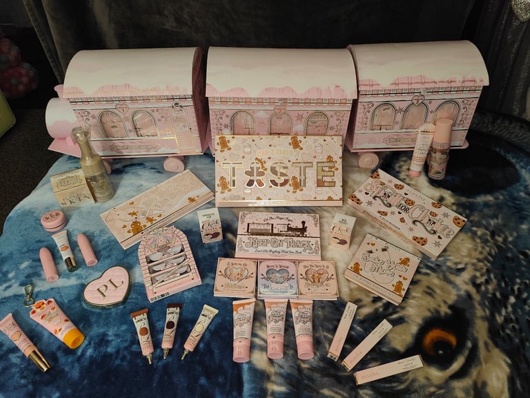P.Louise Advent Calendar & Makeup Bundle 