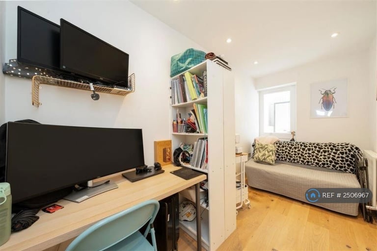 2 bedroom flat in Murray Street, London, NW1 (2 bed) (#2506967)