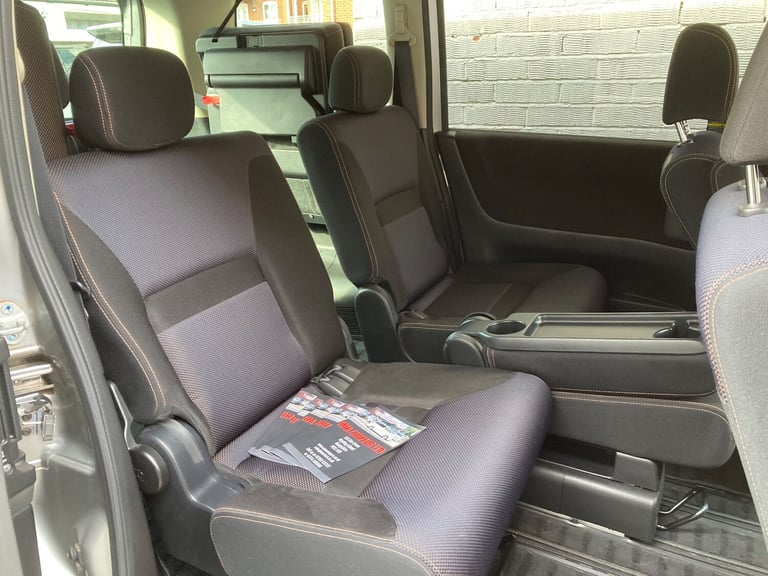 2010 Nissan Serena 2.0 PETROL AUTOMATIC 8 SEATER VERY LOW MILES ULEZ COMPLIANT