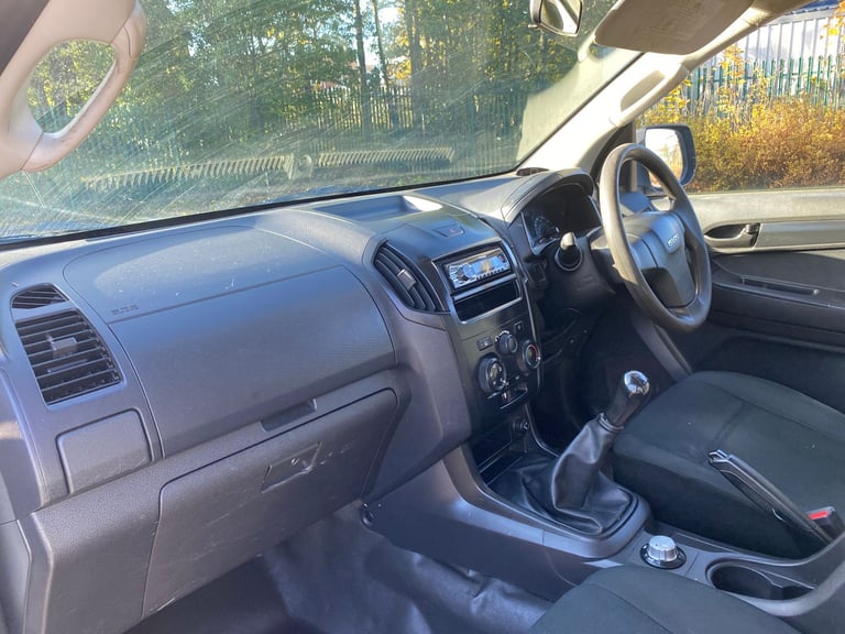 (64) Isuzu D Max E/C 2.5 Twin Turbo,  Canopy ,nt mitsubishi l200 club cab,toyota hilux ecb,