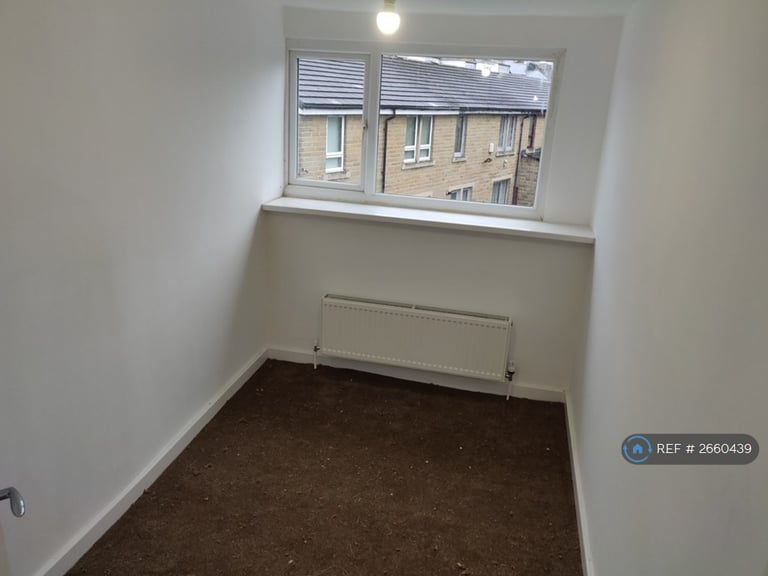 5 bedroom house in Mumford Street, Bradford, BD5 (5 bed) (#2660439)