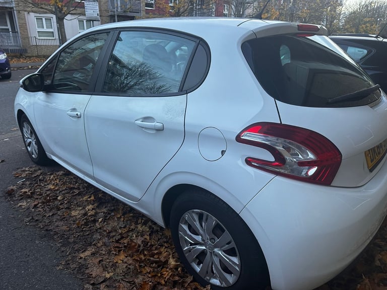 Peugeot, 208, Hatchback, 2014, Manual, 1199 (cc), 5 doors