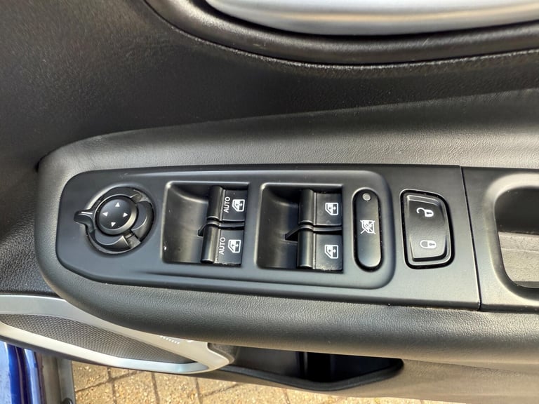 2017 Jeep Renegade 1.4T MultiAirII Limited Auto 4WD Euro 6 (s/s) 5dr ESTATE Petrol Automatic