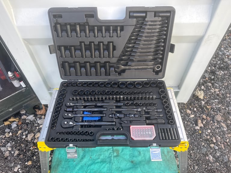 image for Halfords Professional Advanced Tool Set