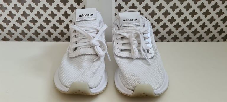 image for Unisex Adidas Trainers 