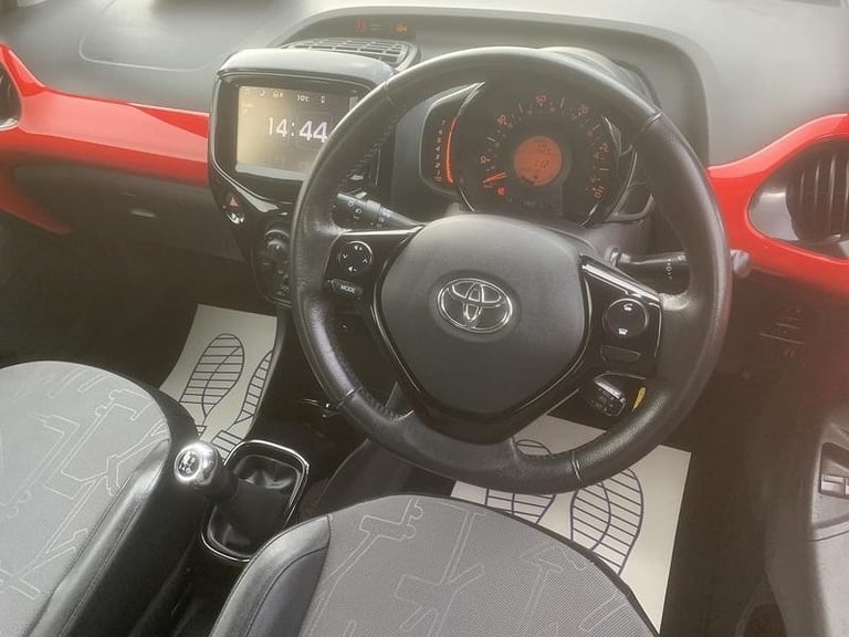 2015 Toyota Aygo x-pression 1.0VVTI - New MOT - Only 59000 miles