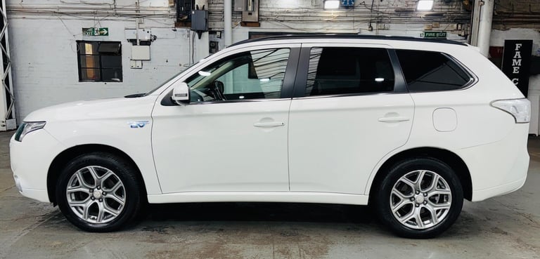 2014 Mitsubishi Outlander 2.0h 12kWh GX4h CVT 4WD Euro 5 (s/s) 5dr ESTATE Petrol/Electric Hybrid ...