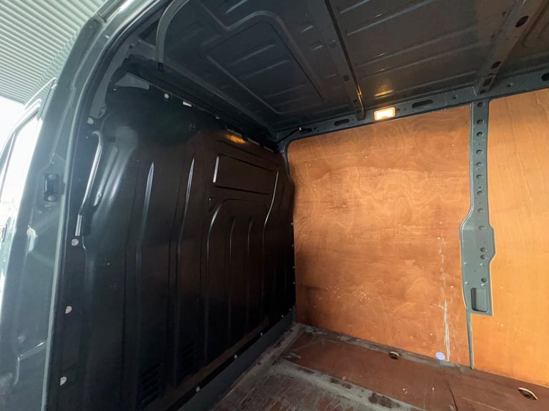 2022 Renault Master 2.3 dCi 35 Business+ FWD LWB Medium Roof Euro 6 4dr PANEL VAN Diesel Manual