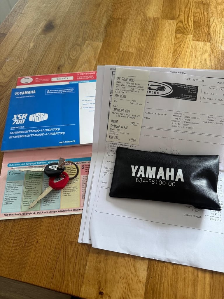 Yamaha XSR 700 / 2022 (72) model / just 7472 miles.