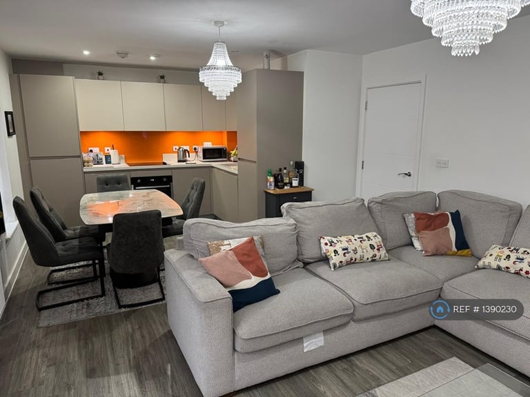 2 bedroom flat in Dakota Drive, Chatham, ME4 (2 bed) (#1390230)