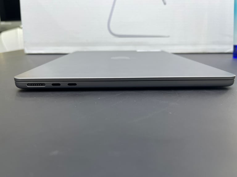 Apple MacBook Air M2 13'' 8GB Ram 256GB SSD Logic Pro 11 Final Cut Pro Adobe Warranty